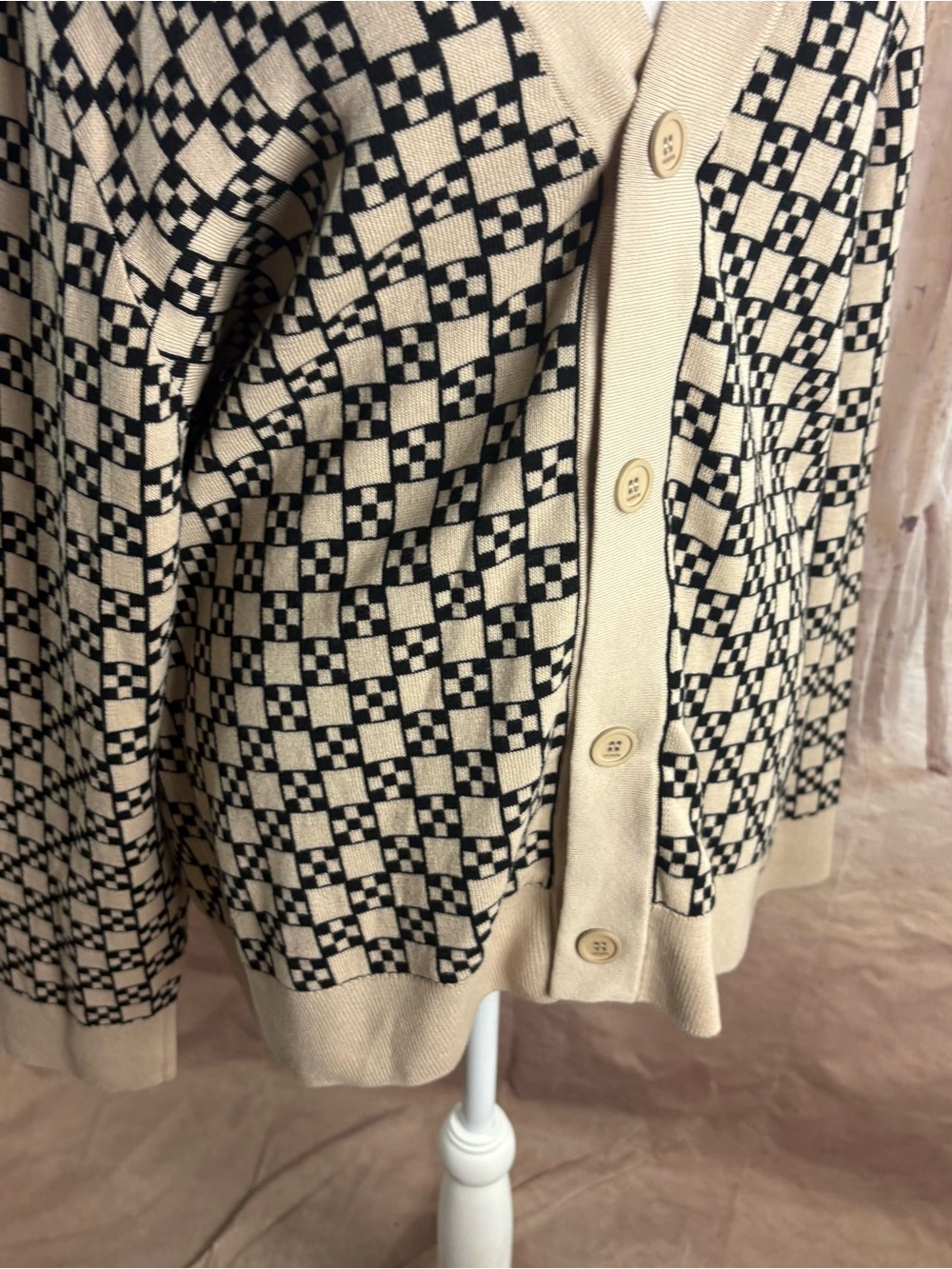 🔥FINAL SALE FREE SHIPPING!🔥 NEW Sandro Beige and Black Geometric V-Neck Cardigan - Picture 8 of 14